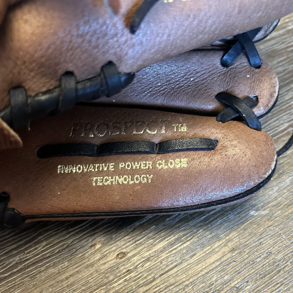 Mizuno Prospect PowerClose Youth Baseball Glove 11.5
